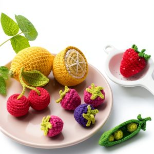 Dover Crochet Crafts Illustrated Miniatures Decorating Guide-0